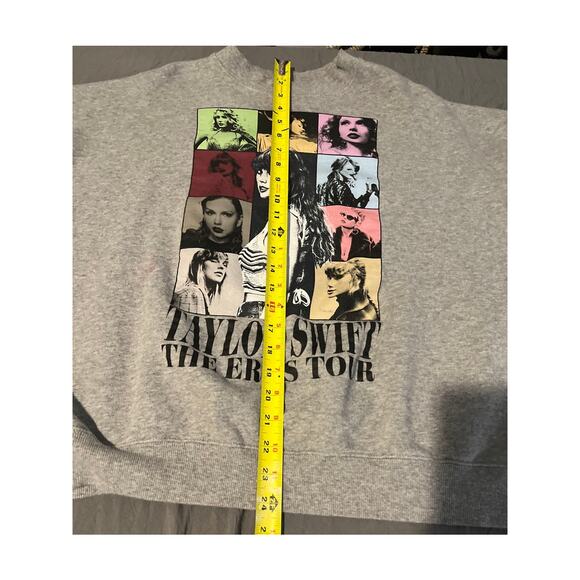 Taylor Swift The Eras Tour Sweatshirt Women’s Medium – Official Concert Merch - Picture 8 of 8